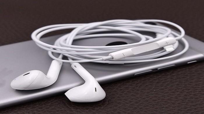 Earphone Kamu Kotor dan Bau? Begini Cara Membersihkannya 