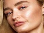 Gak Perlu Pakai Highlighter, Begini Cara Dapatkan Hasil Makeup Glowing yang Natural