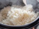 Manakah yang Paling Baik, Masak Nasi di Rice Cooker dengan Air Mendidih atau Biasa? Ini Penjelasannya