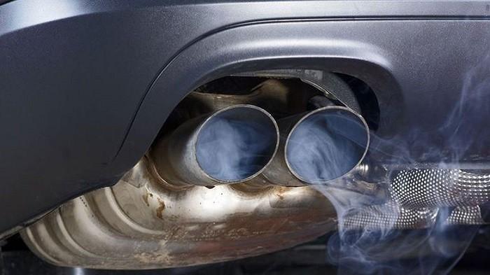 Penyebab Keluarnya Asap Knalpot Mobil di Pagi Hari