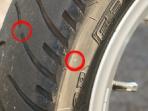 Bukan Pajangan, Ini Fungsi Penting Tonjolan Kecil yang Ada di Ban Motor