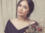 Intip Penampilan Cantik Nagita Slavina Kenakan Sandal Teplek Kulit Buaya Berharga Fantastis, Bikin Netizen Gigit Jari