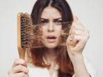 Punya Masalah Rambut Rontok? Coba Atasi dengan 5 Bahan Alami Ini