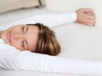 Terasa Tak Nyaman, Namun Tidur Tanpa Bantal Punya 4 Manfaat Loh Ternyata