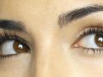 Gunakan 2 Bahan Ini untuk Menebalkan Alis dan Bulu Mata