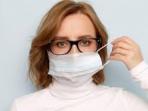 Jarang Diketahui, Ini Bahaya Pakai Makeup Saat Menggunakan Masker