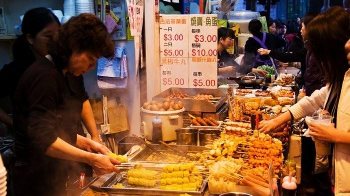 Suka Makan di Pinggir Jalan? Simak Tips Amannya Agar Tetap Sehat