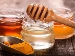 Ampuh Lawan Infeksi Bakteri dan Virus dengan Rutin Minum Campuran Kunyit dan Madu 