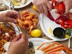 Punya Kolesterol Tinggi? Ini 4 Jenis Seafood yang Harus Dikurangi 
