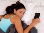 Sering Meletakkan Ponsel di Sebelah Saat Tidur? Awas, 6 Hal Buruk Ini Dapat Terjadi