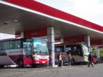 Tak Seperti Mobil, Ini Alasan Mengapa Bus Jarang Mematikan Mesin Saat Isi BBM