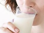7 Manfaat Kesehatan Rutin Minum Campuran Susu, Cengkeh, dan Lada Tiap Malam Hari