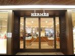 Berani Beli? Sneakers Terbaru Hermes Seharga Mobil Toyota Agya Bekas