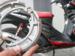 Hati-Hati, Benang Layangan yang Melilit di Roda Motor Berisiko Merusak Bagian Ini