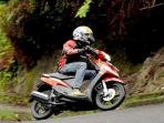 4 Tips Megendarai Motor Matik yang Benar Sesuai Standar Safety Riding