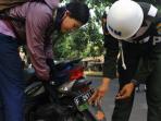 Jangan Asal Tempel, Ini Aturan Pasang Stiker TNI di Pelat Nomor Kendaraan yang Wajib Anda Tahu