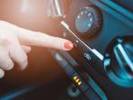 Jangan Pernah Hidupkan AC dan Audio Saat Mobil Berhenti, Ini Akibatnya