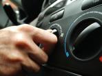 Ketahui Yuk, Ini 4 Penyebab AC Mobil Bau Ketika Baru Dinyalakan