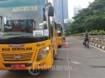 Pernah Berpikir Kenapa Bus Sekolah Warnanya Kuning? Bukan Asal Cat, Ternyata Ada Alasannya