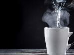 Rutin Minum Air Hangat dan Rasakan 10 Manfaat Luar Biasa Ini
