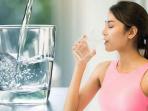 6 Tanda Ini Menandakan Tubuhmu Kurang Minum Air Putih, Merasakan Salah Satunya?