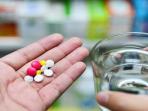Jangan Ulangi Lagi, Ini 4 Bahaya Jika Minum Obat Tanpa Makan Terlebih Dahulu