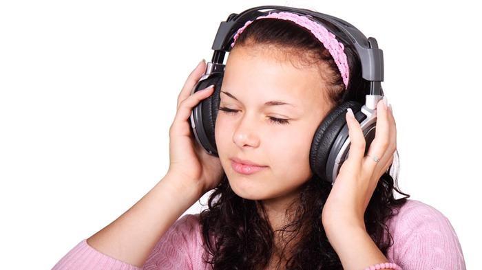 Sering Keliru Menyebutnya, Ini Perbedaan Antara Headset, Headphone, Earphone dan Handsfree