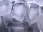 Benarkah Es Batu yang Berwarna Putih Terbuat dari Air Mentah? Simak Penjelasannya Yuk