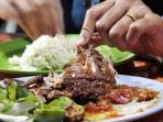 Bukan Pakai Nasi, Begini Cara Benar Mengatasi Duri Ikan yang Nyangkut di Tenggorokan