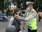Gak Pakai Masker Saat PSBB Siap-siap Didenda Rp 1 Juta, Ini Aturan Lengkapnya