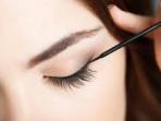 Girls, Kepoin Yuk Trik Pakai Eyeliner Agar Lebih Mudah dan Anti Gagal