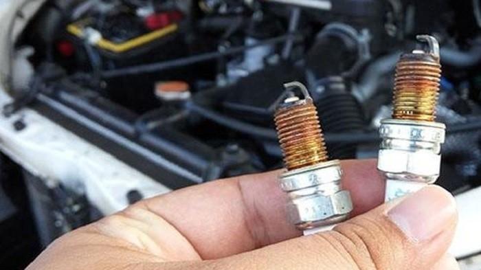 Jangan Sampai Kejadian Mogok Dijalan, Kenali Tanda Tanda Busi Mobil Sudah Performanya Turun