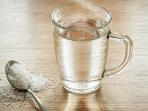 Rutin Minum Segelas Air Garam Hangat Tiap Hari, Dapatkan 5 Manfaat Kesehatan Ini