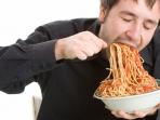 Masih Punya Kebiasaan Makan Cepat? Segera Tinggalkan, Ini 3 Bahayanya 