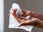 3 Masalah yang Timbul Akibat Pemakaian Tisu Basah ke Wajah
