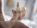 5 Cara Pakai Parfum Agar Wanginya Tahan Lama