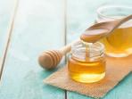 Tak Banyak yang Tahu, Ini 5 Khasiat Luar Biasa dari Rutin Minum Madu Dicampur Air Hangat di Pagi Hari