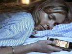 Tidur di Dekat Ponsel yang Dibiarkan Menyala Berbahaya, Jangan Ulangi Lagi