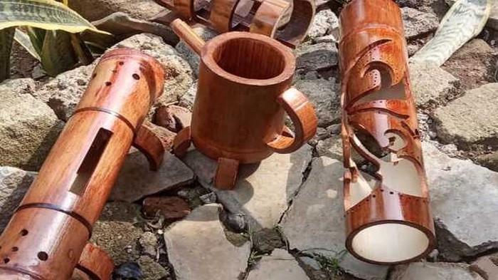 Menariknya Kerajinan Tangan Bambu Hitam yang Bernilai Ekonomi Tinggi Asal Karawang