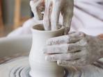 Tertarik Menjalankan Usaha Kerajinan Tanah Liat? Cari Tahu Cara Memprosesnya