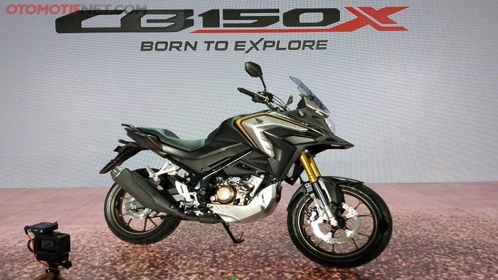 Bingung Memilih CB150X atau CB150R Streetfire? Cek Harga dan