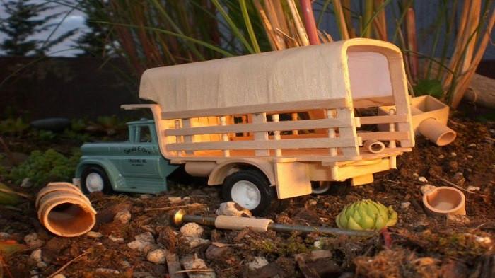 Uniknya Miniatur Alat Transportasi Berbahan Stik Es Krim Bekas, Miniatur Becak Paling Diminati