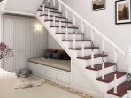 6 Rekomendasi Ide Kreatif untuk Gunakan Ruangan di Bawah Tangga
