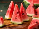 Berisiko Penyakit Berbahaya, Jangan Makan Semangka Bila Anda Temukan Tanda Ini Saat Membukanya