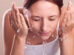 Jika Kulitmu Mengalami Ciri Ciri Ini, Berarti Tak Cocok dengan Sabun Muka yang Kamu Pakai