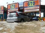 Selain Ban Rusak Karena Lubang, Mobil yang Jadi Korban Banjir di Tol Bisa Menuntut Ganti Rugi
