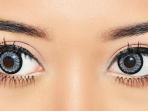 Simak Fakta Mengenai Mitos Softlens Bisa Tersangkut di Belakang Mata