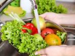 Jangan Diabaikan, Ini Alasan Harus Mencuci Buah dan Sayur Sebelum Dimasak