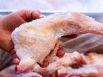 Jangan Sampai Salah, Begini Cara Benar Mencairkan Ayam yang Beku