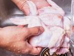 Jangan Ulangi Lagi, Ini Bahaya Jika Mencuci Daging Ayam Mentah dan Telur Sebelum Dimasak